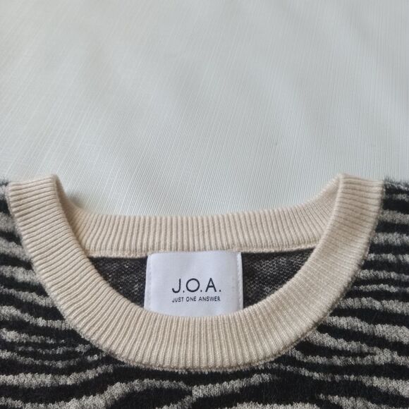 J.O.A. Off White and Black Zebra Print Eyelash Knit Cropped Pullover Sweater - Picture 7 of 15